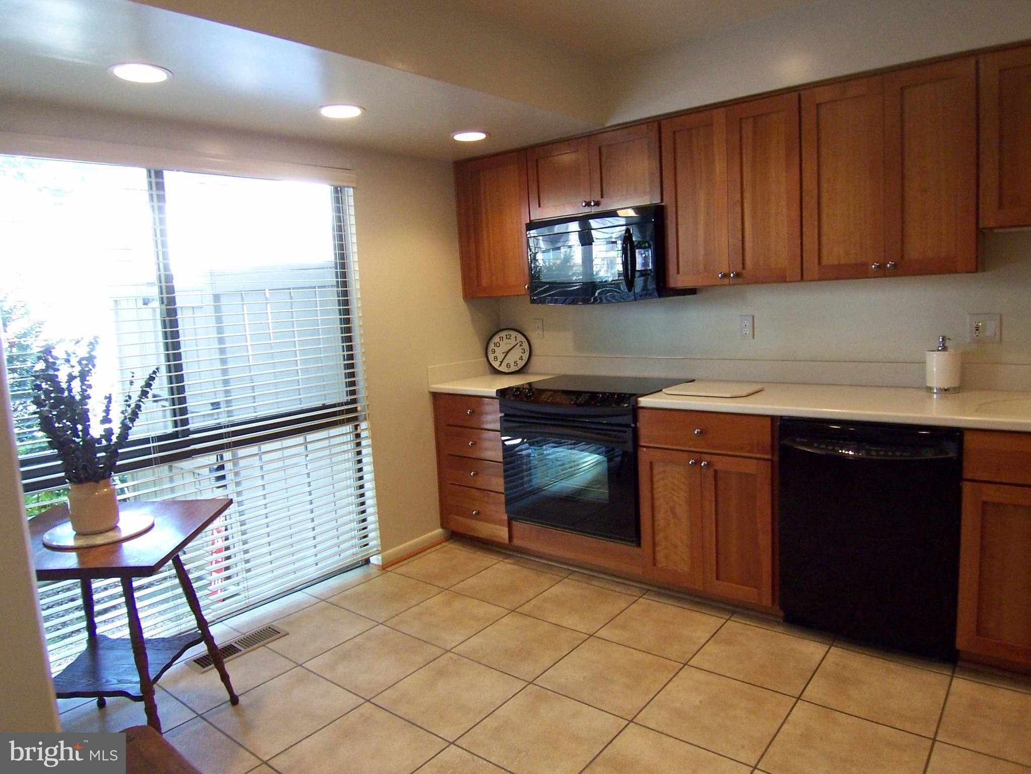 11657 Newbridge Court Reston, VA 20191 - Photo 6 of 13 Kitchen