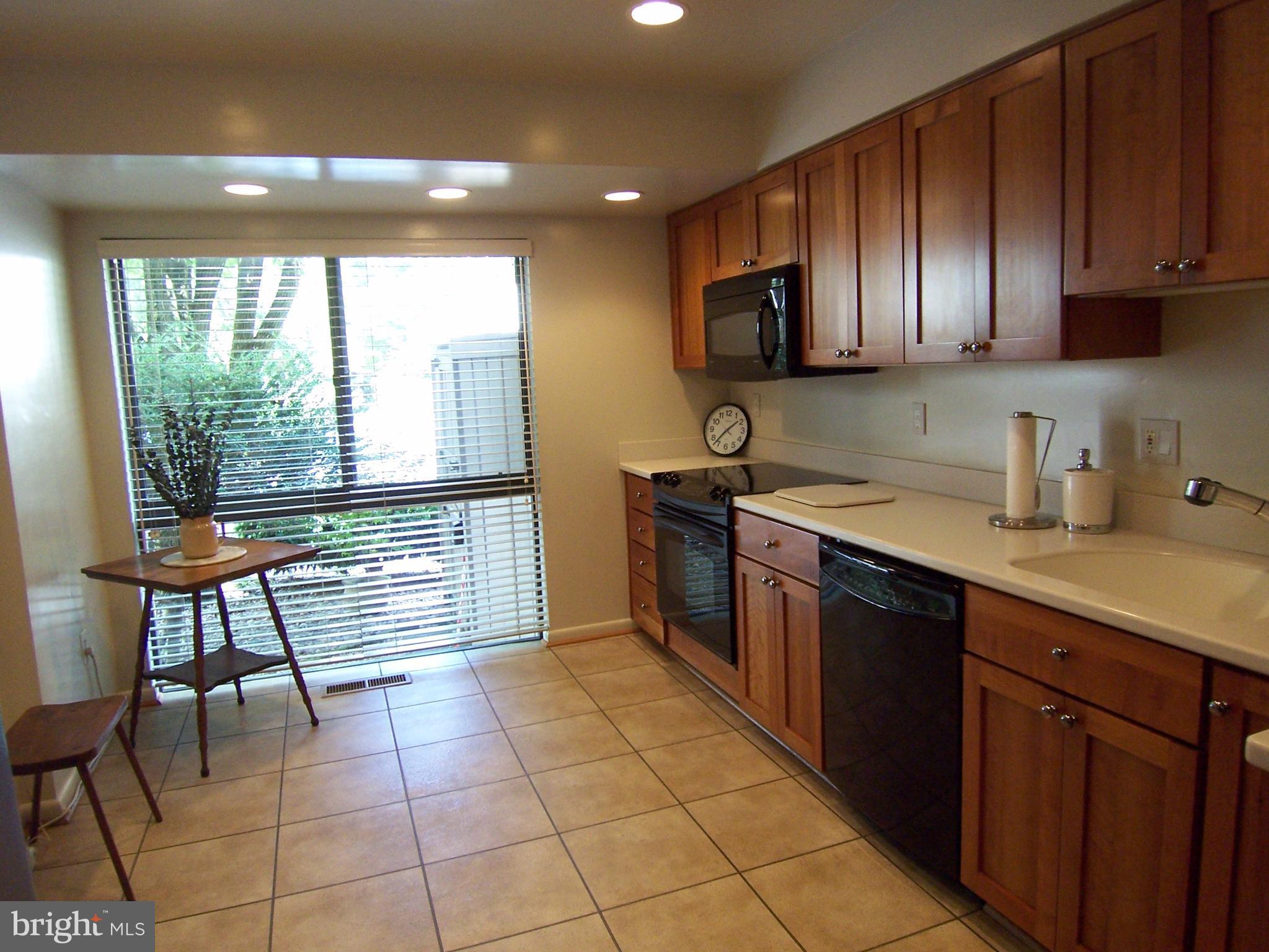 11657 Newbridge Court Reston, VA 20191 - Photo 7 of 13 Kitchen
