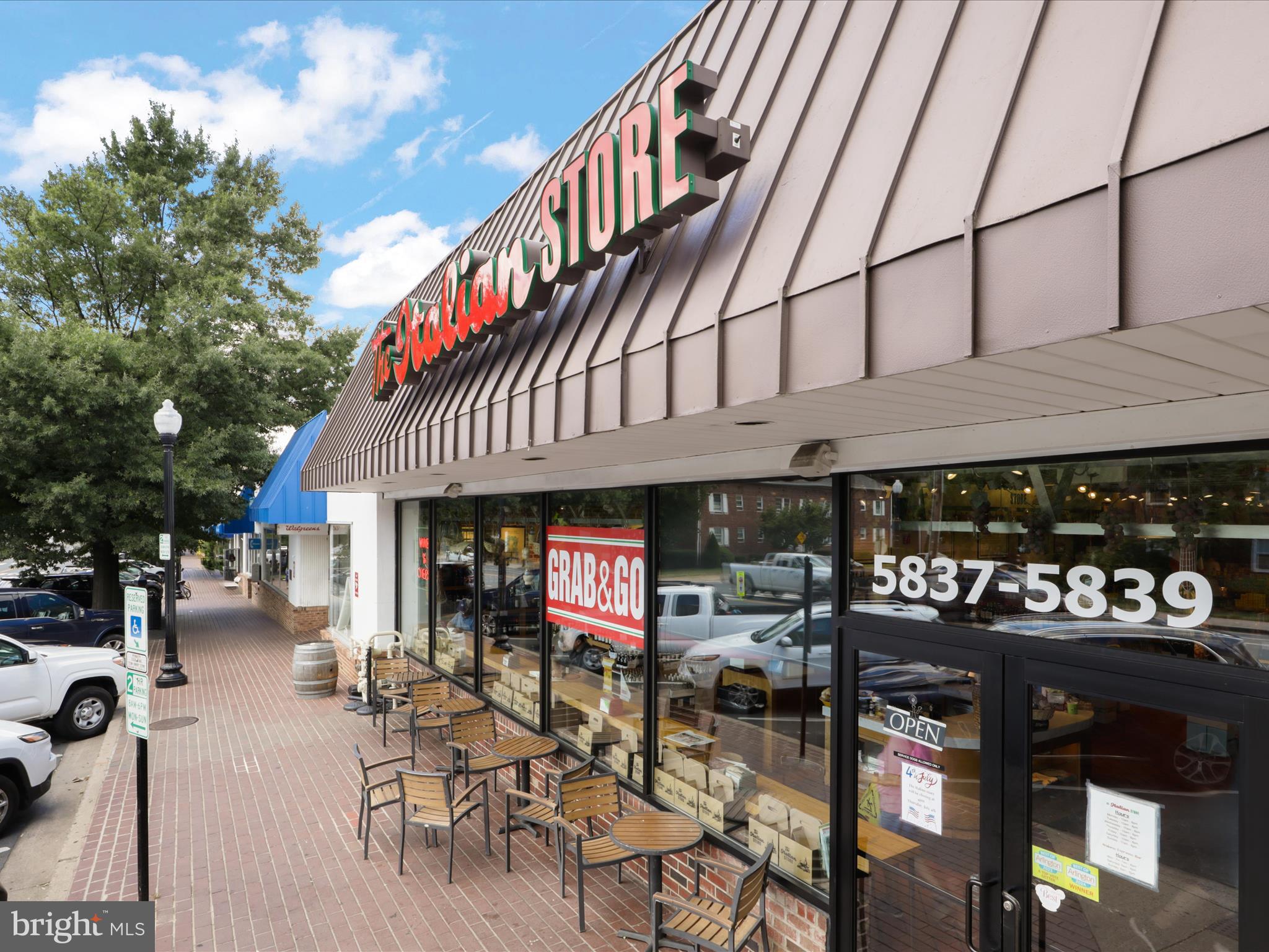 5742 10th Road North Arlington, VA 22205 - Photo 38 of 44 a view of a cafe with sitting area