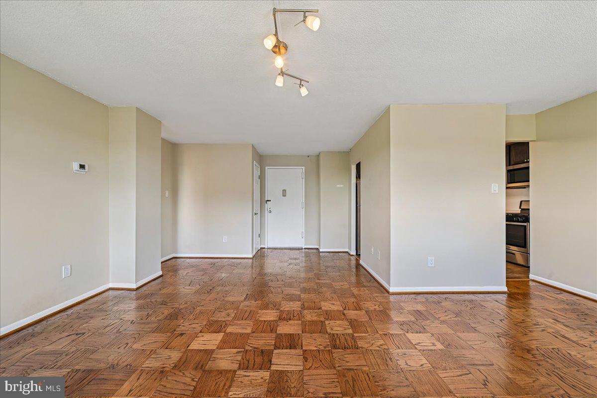 1121 University Boulevard West, Unit 1207 Silver Spring, MD 20902 - Photo 3 of 22
