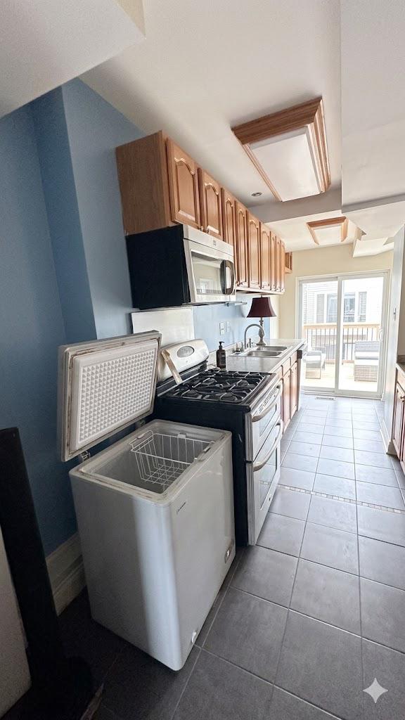 1505 West Virginia Avenue Northeast Washington, DC 20002 - Photo 6 of 19 Main kitchen