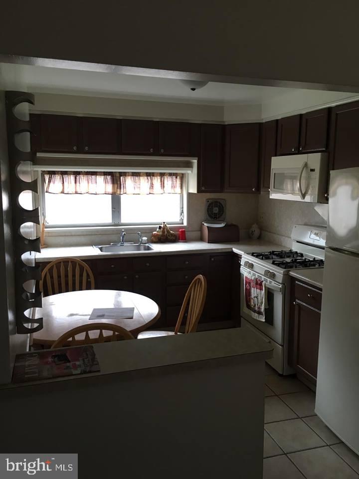 8822 Blue Grass Road Philadelphia, PA 19152 - Photo 10 of 29 Gallery Image 10
