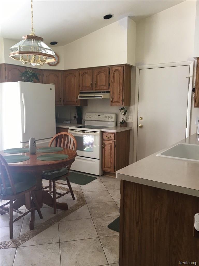8433 Lamoreaux Road Fowlerville, MI 48836 - Photo 13 of 29 012926221b926959007c500077d5548a08a52ae9fd.jpg