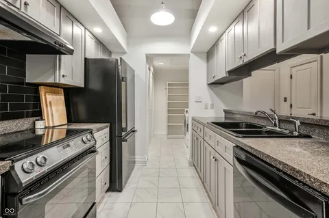 $330,000 | 430 North Park Avenue, Unit 201, Indianapolis, IN 46202
