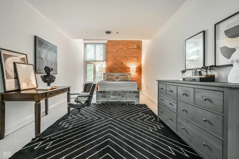 $330,000 | 430 North Park Avenue, Unit 201, Indianapolis, IN 46202