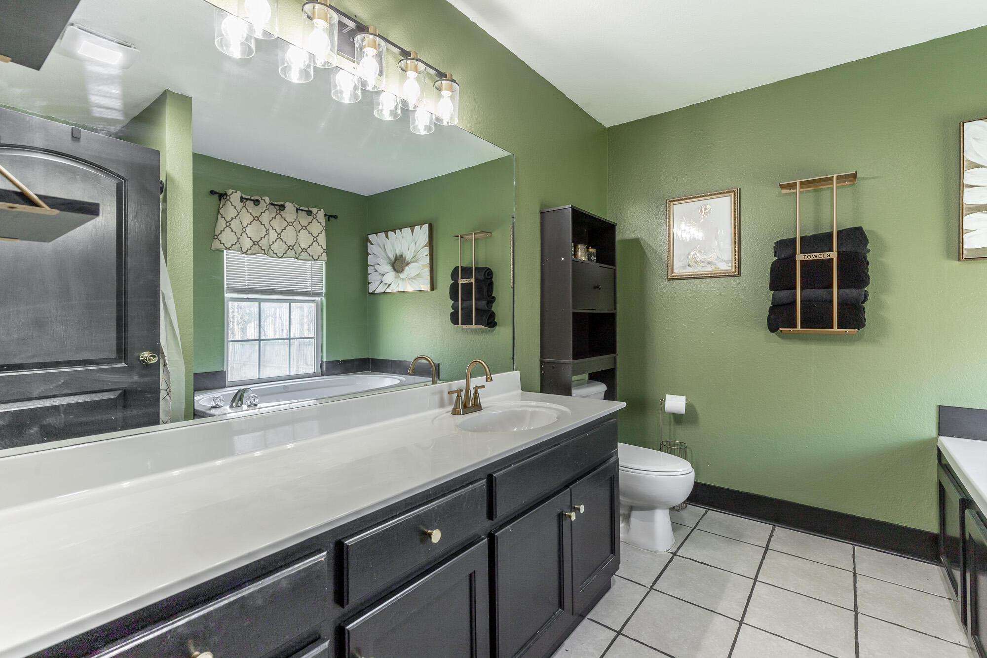 212 Round Tree Drive Rossville, GA 30741 - Photo 17 of 36 Primary Bathroom