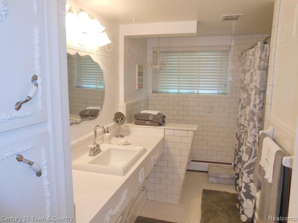 604 Wilwood Road Rochester, MI 48309 - Photo 27 of 48 Bath 1.jpg