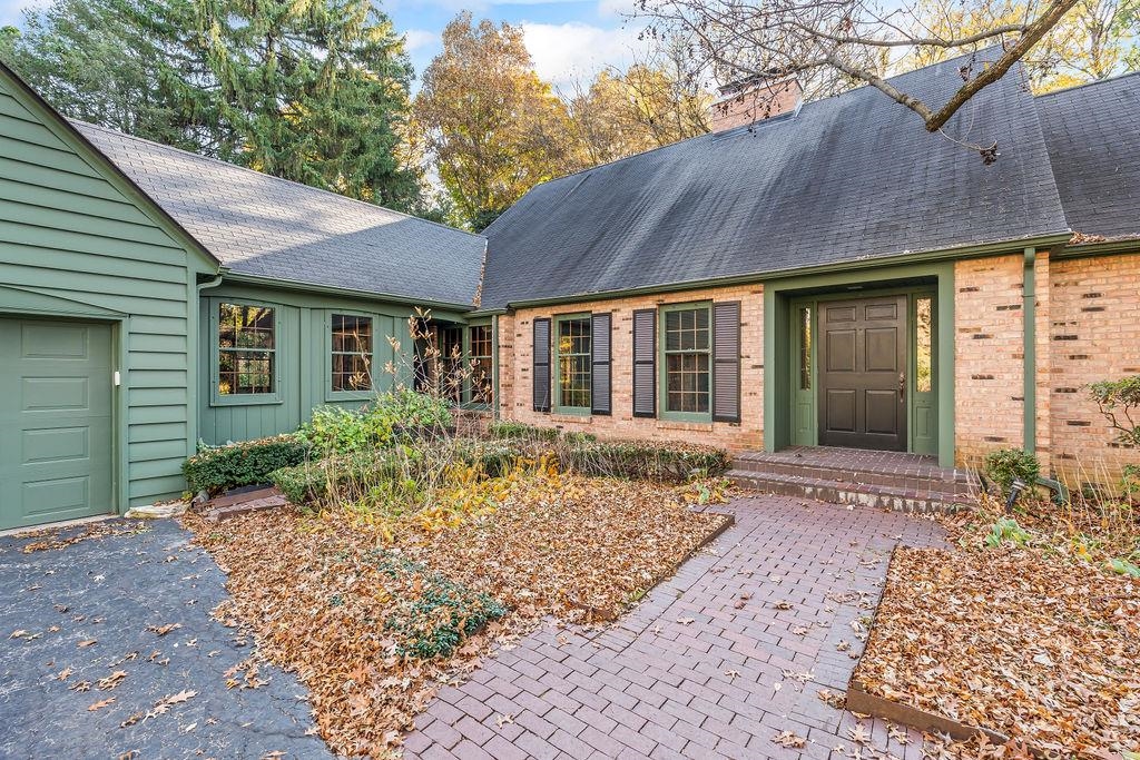 3723 Brookview Road Rockford, IL 61107 - Photo 3 of 44 a front view of a house with garden
