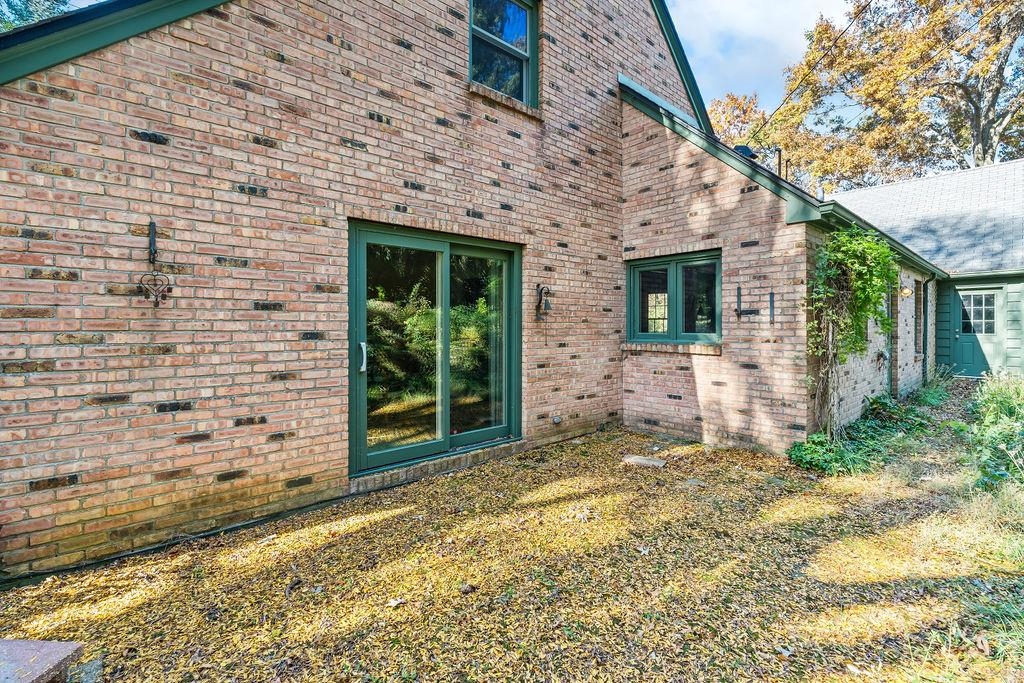 3723 Brookview Road Rockford, IL 61107 - Photo 39 of 44 a front view of a house with a garden