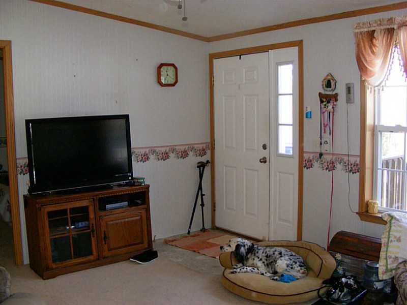 1141-2 Hinchberger Road Butler, PA 16002 - Photo 3 of 20 Living Room.