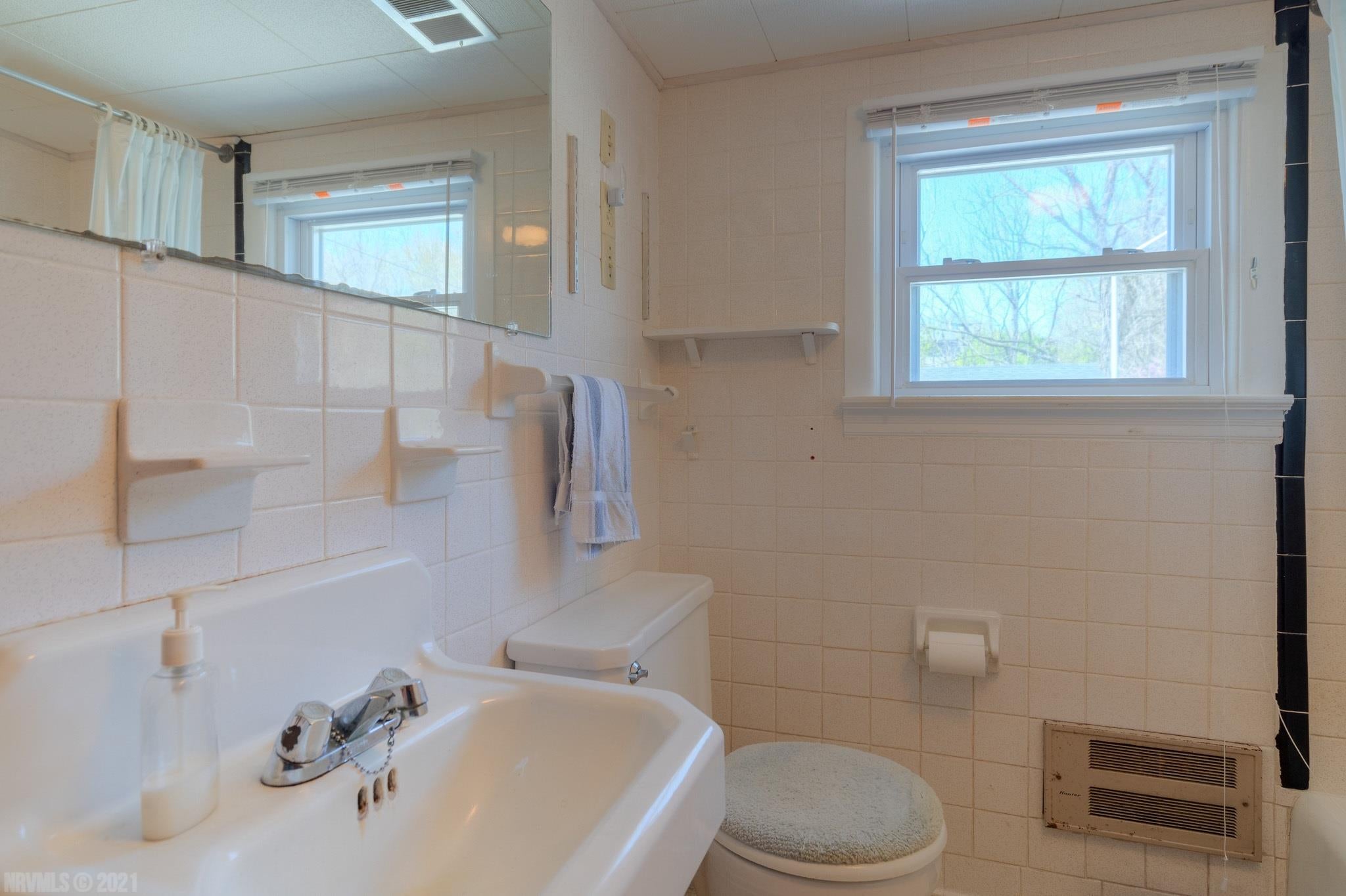 851 Giles Road Blacksburg, VA 24060 - Photo 17 of 48 Gallery Image 17