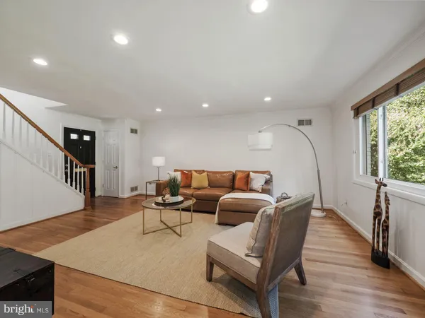 $4,100 | 5343 Pooks Hill Road, Unit 40353, Bethesda, MD 20814