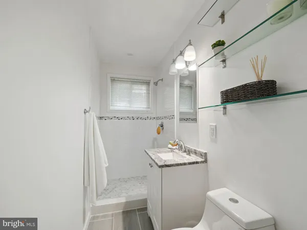 $4,100 | 5343 Pooks Hill Road, Unit 40353, Bethesda, MD 20814