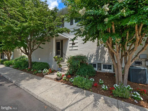 $4,100 | 5343 Pooks Hill Road, Unit 40353, Bethesda, MD 20814