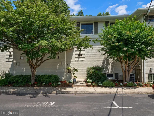 $4,100 | 5343 Pooks Hill Road, Unit 40353, Bethesda, MD 20814