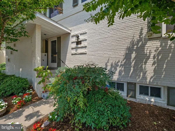 $4,100 | 5343 Pooks Hill Road, Unit 40353, Bethesda, MD 20814