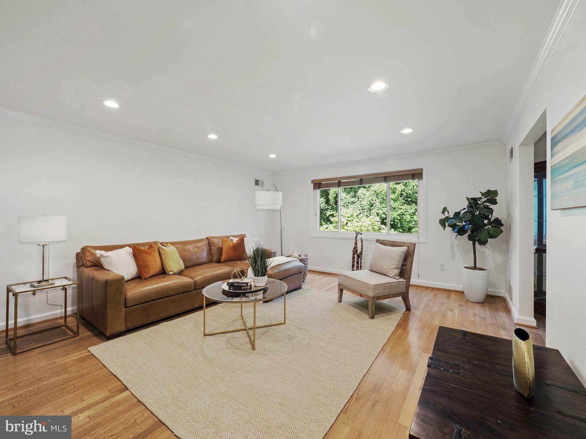 5343 Pooks Hill Road, Unit 40353 Bethesda, MD 20814 - Photo 6 of 57 a living room with furniture and a potted plant