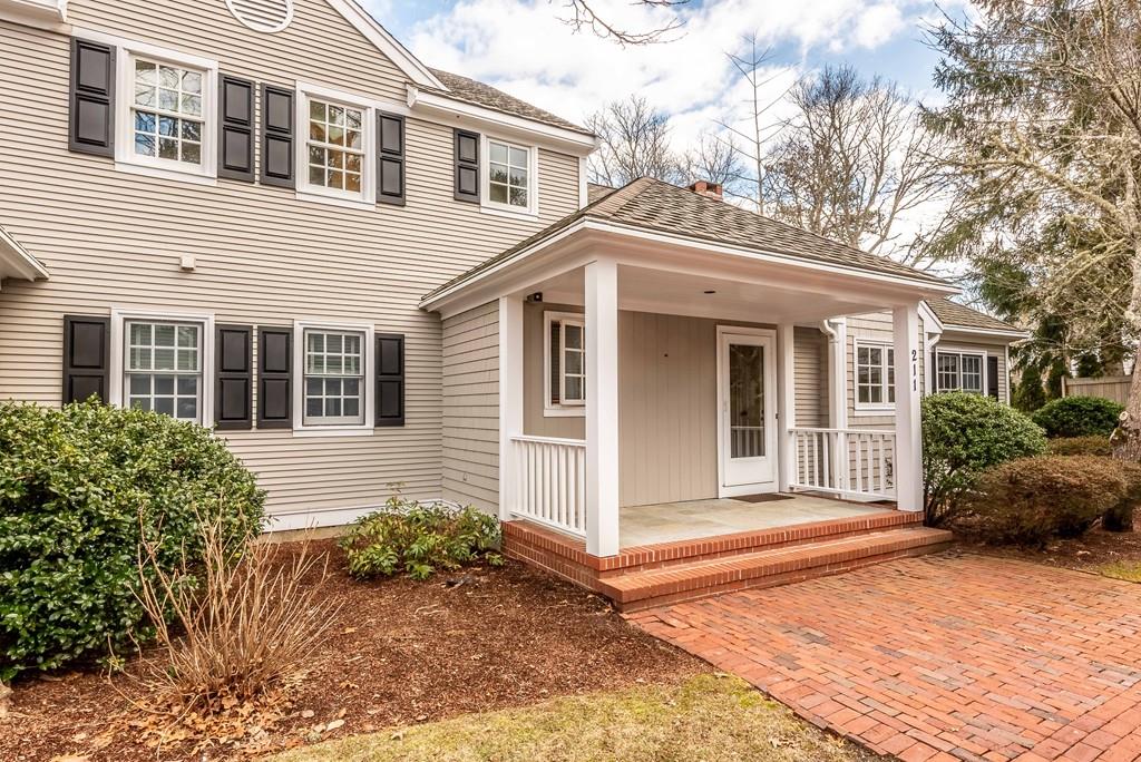 211 Dunrobin Mashpee, MA 02649 - Photo 1 of 9 Gallery Image 1