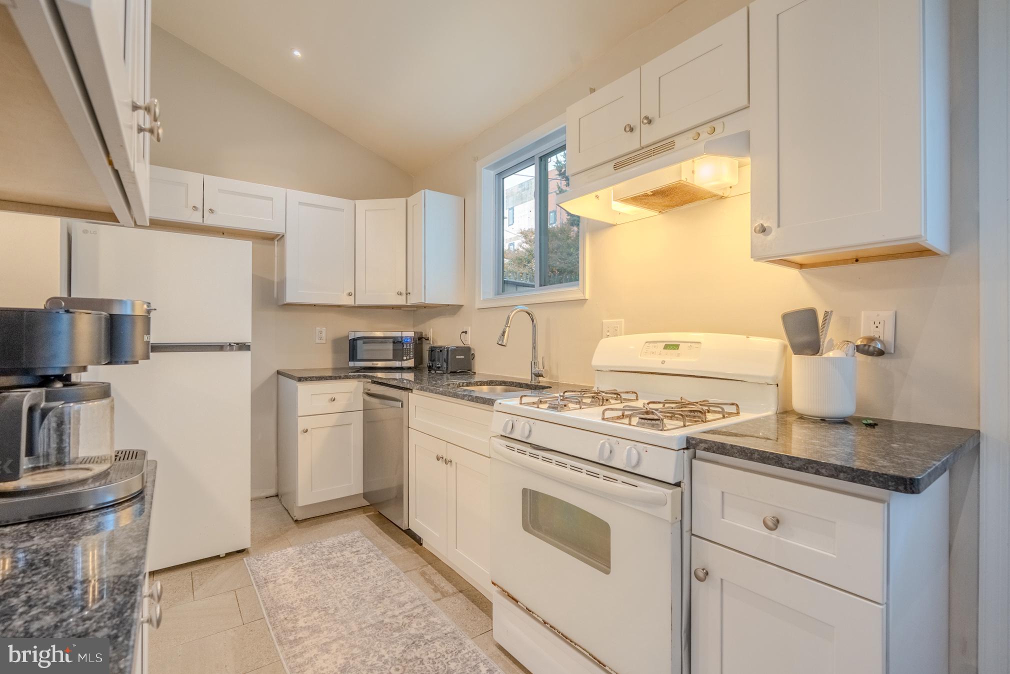 3411 Conrad Street Philadelphia, PA 19129 - Photo 9 of 27