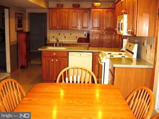 919 Thornton Road Horsham, PA 19044 - Photo 3 of 6 Gallery Image 3