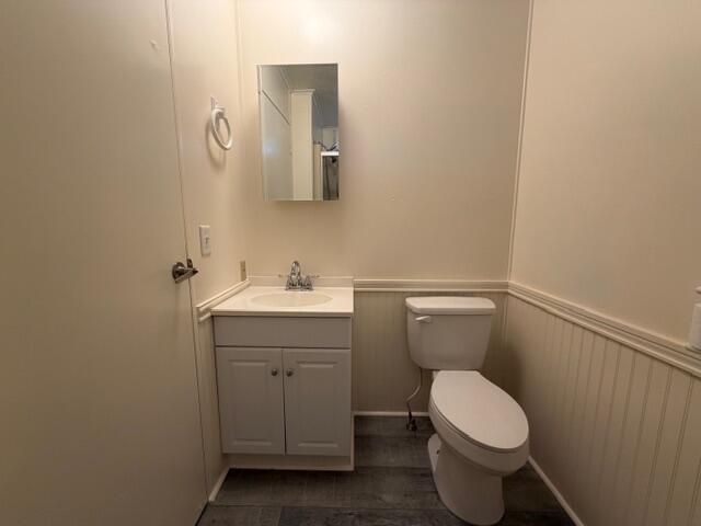 340 Hickory Ridge Drive Sebring, FL 33876 - Photo 7 of 21 a bathroom with a toilet sink and mirror