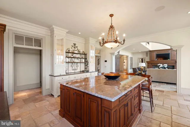 a view of a livingroom with furniture