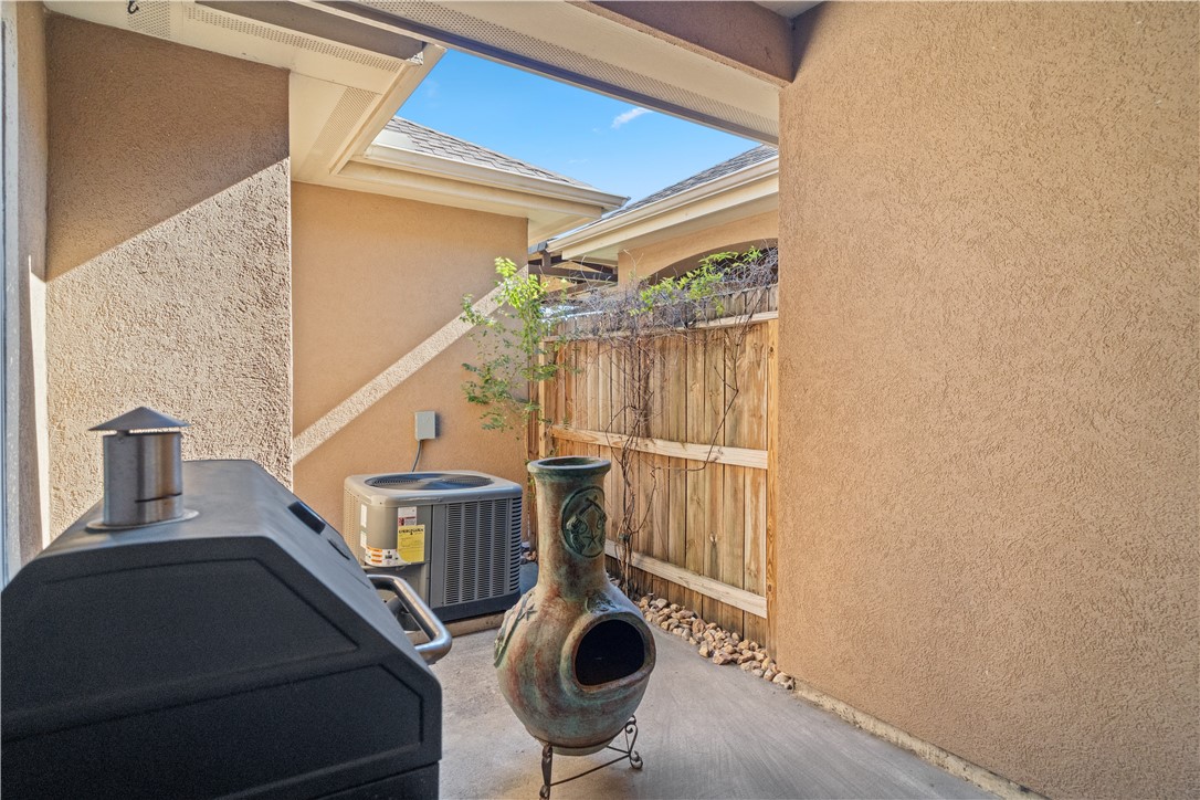 6934 Wooldridge Road, Unit K Corpus Christi, TX 78414 - Photo 19 of 20 a view of entryway with a front door