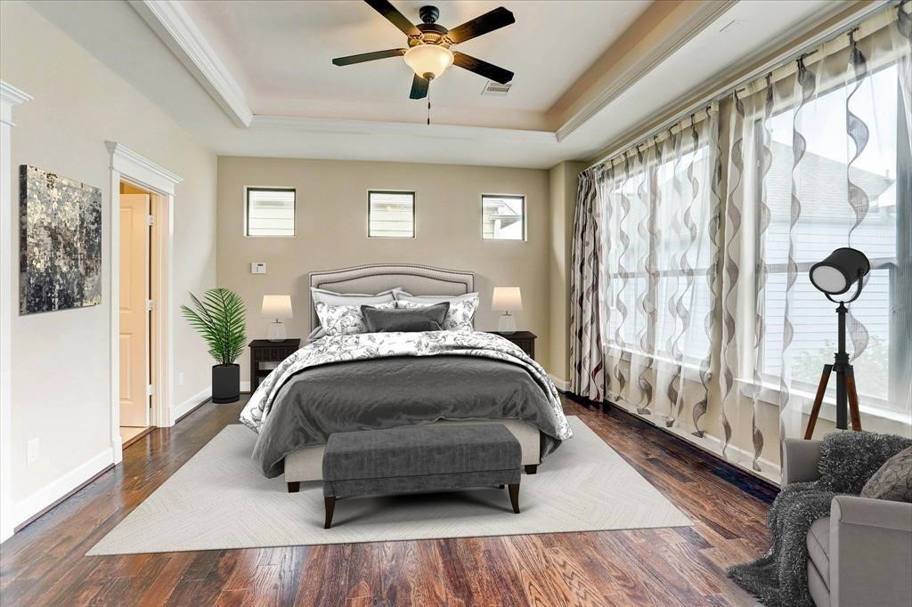 830 West 19th Street, Unit B Houston, TX 77008 - Photo 18 of 38 a bedroom with a bed and a window