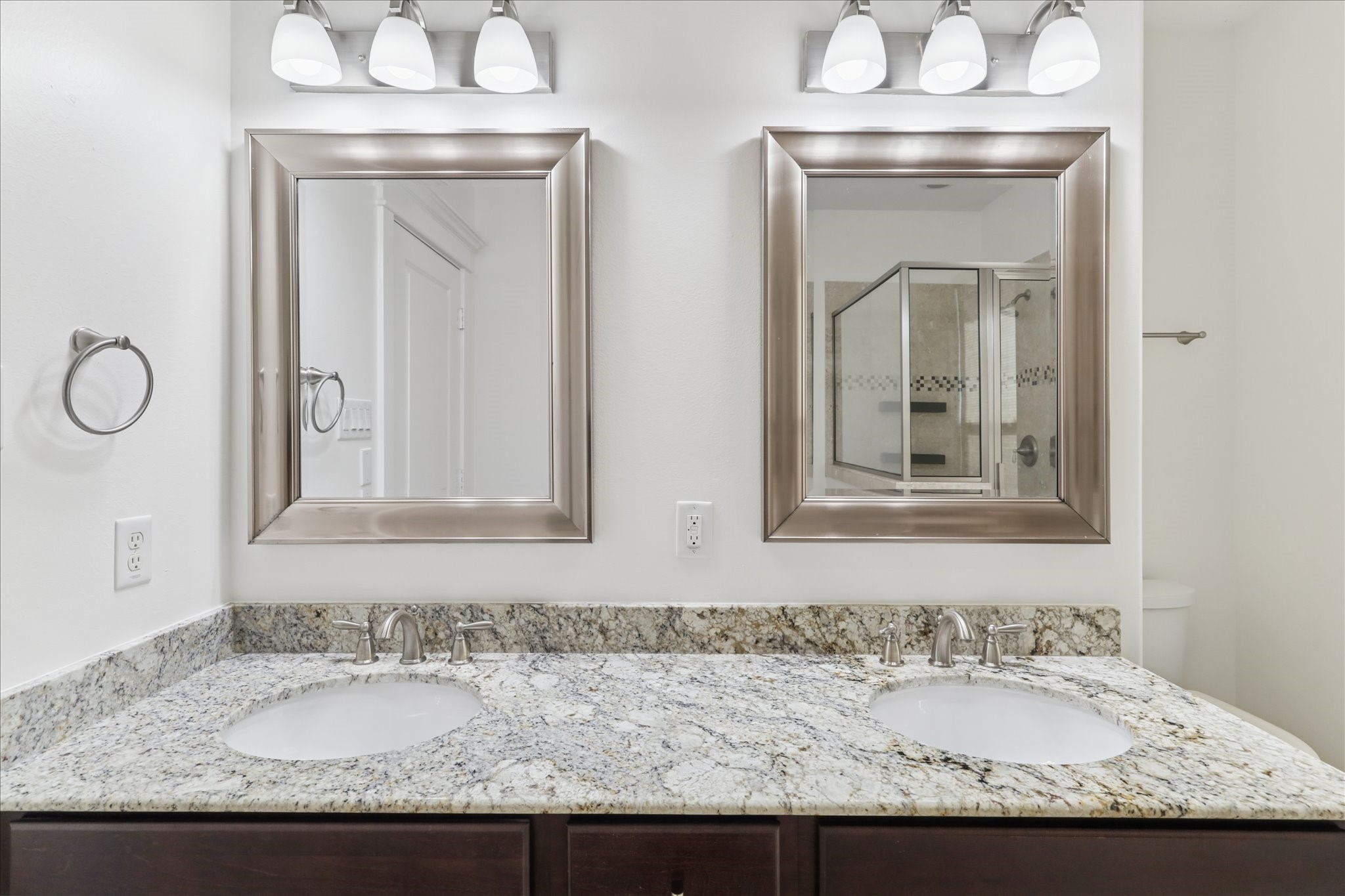 830 West 19th Street, Unit B Houston, TX 77008 - Photo 24 of 38 a bathroom with a granite countertop sink vanity and mirror