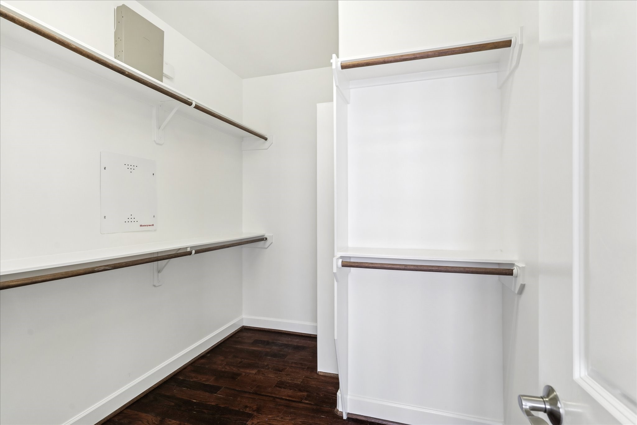 830 West 19th Street, Unit B Houston, TX 77008 - Photo 25 of 38 a view of closet
