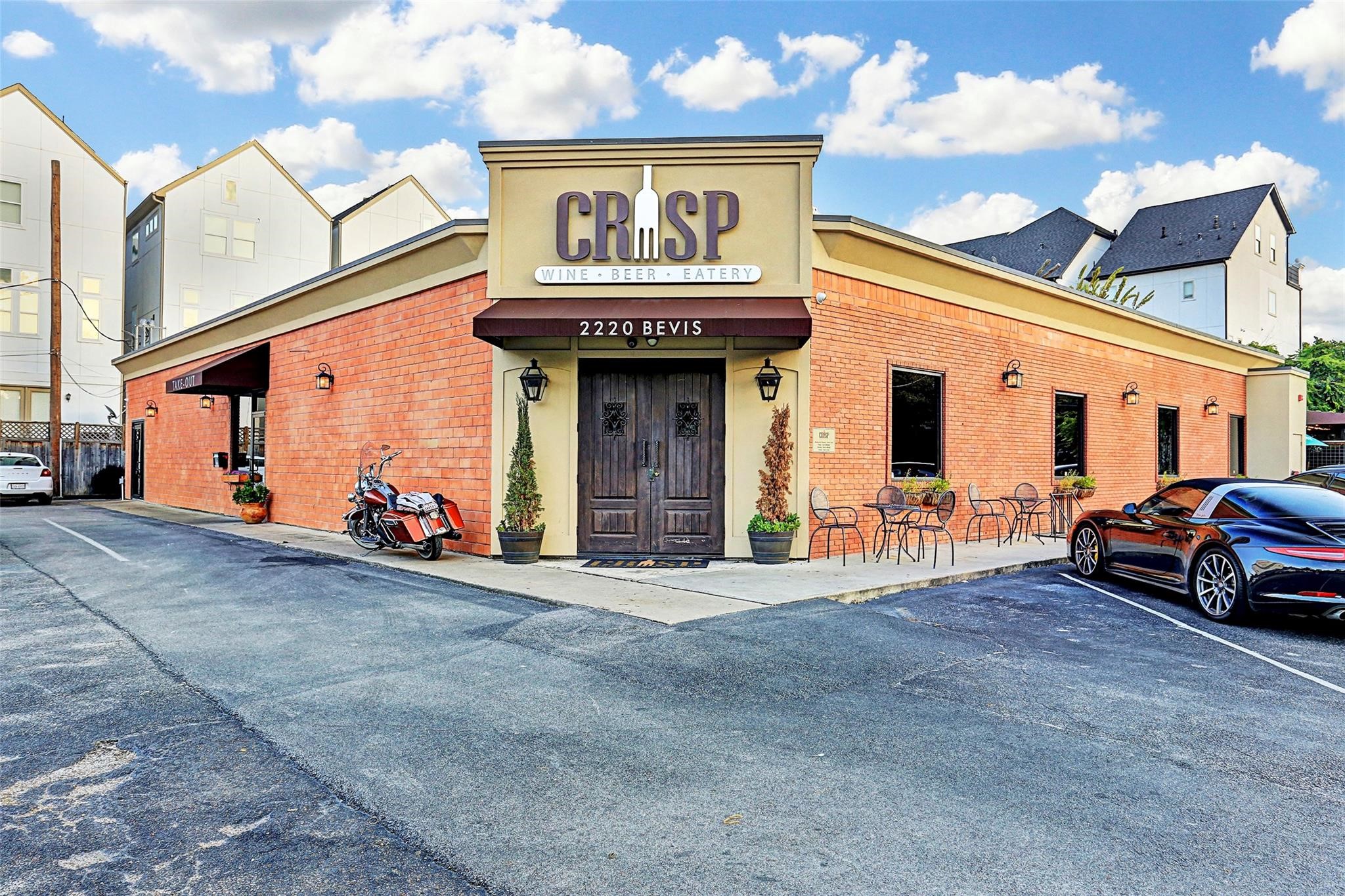 830 West 19th Street, Unit B Houston, TX 77008 - Photo 35 of 38 a view of a car park in front of house