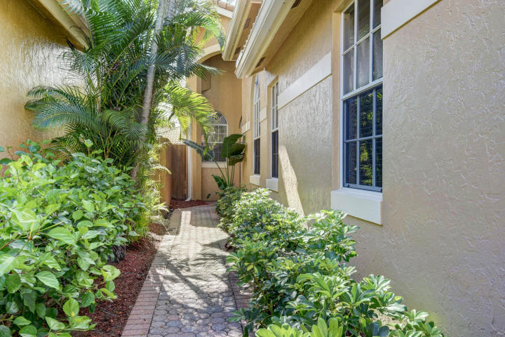 6684 Northwest 25th Avenue Boca Raton, FL 33496 - Photo 3 of 32 20200623000602036682000000-o