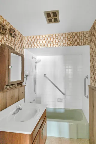 $325,000 | 1623 Sawyer Avenue, Glen Ellyn, IL 60137