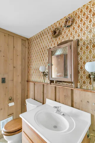 $325,000 | 1623 Sawyer Avenue, Glen Ellyn, IL 60137