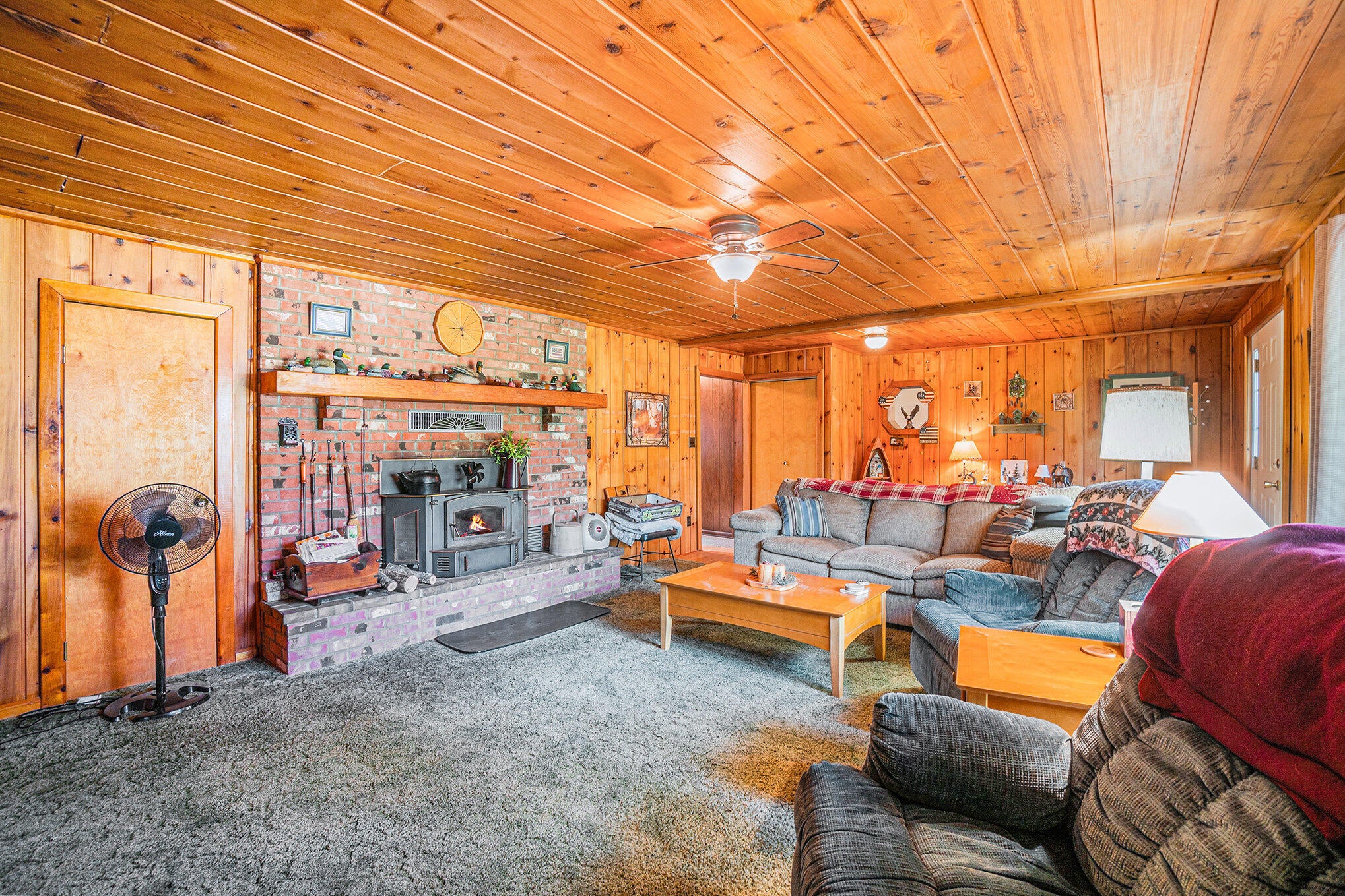 5699 North Red Oak Road Lewiston, MI 49756 - Photo 6 of 36 Living Room