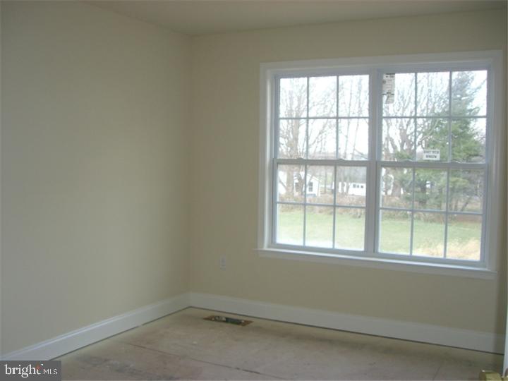 999 Oxford Road Lincoln University, PA 19352 - Photo 12 of 15 Living Room