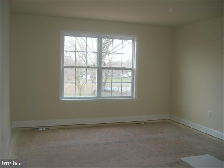 999 Oxford Road Lincoln University, PA 19352 - Photo 14 of 15 Living Room