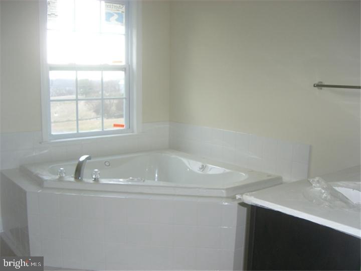 999 Oxford Road Lincoln University, PA 19352 - Photo 8 of 15 Master Bathroom