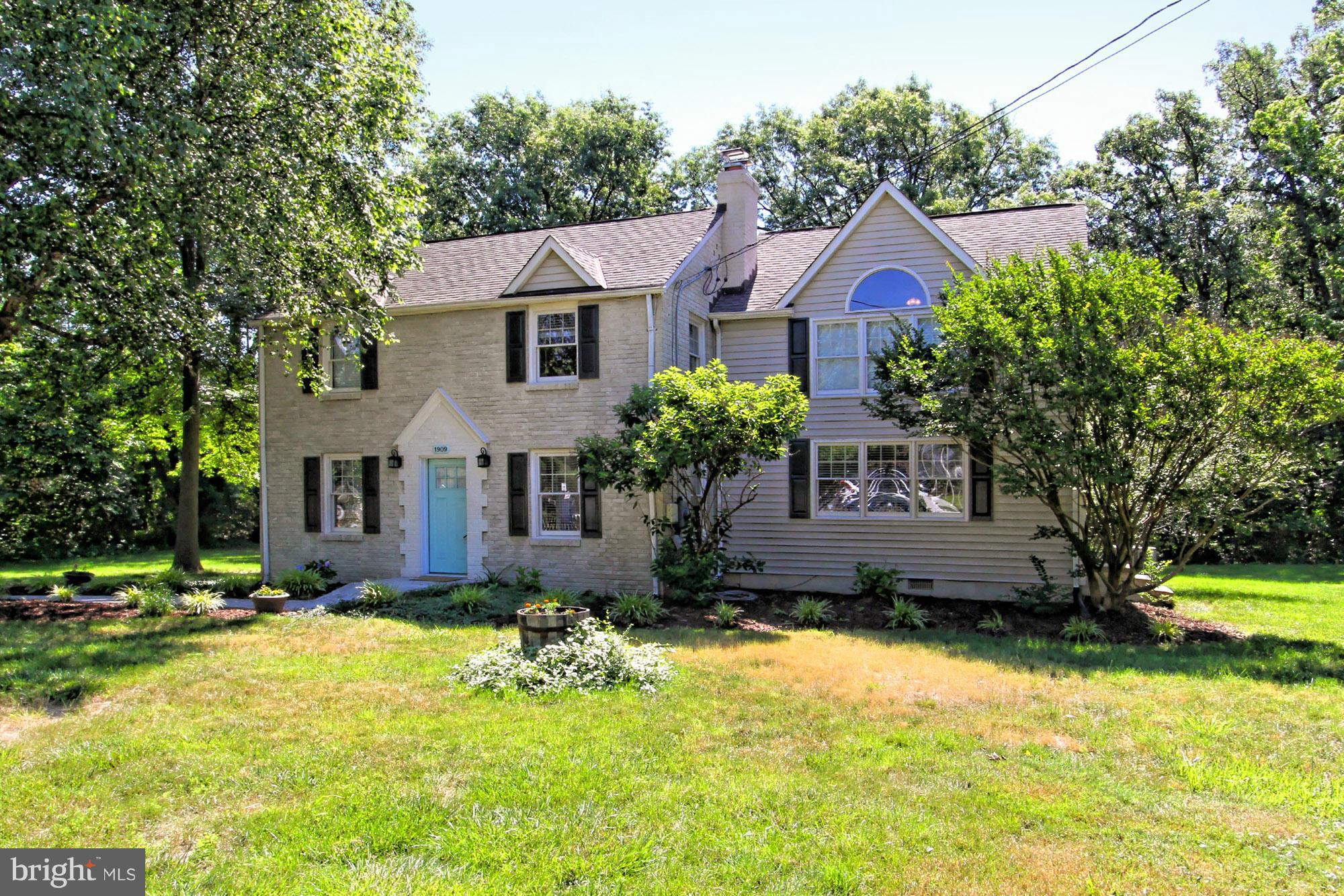 1909 Woodford Road Vienna, VA 22182 - Photo 2 of 30 Exterior (Front)