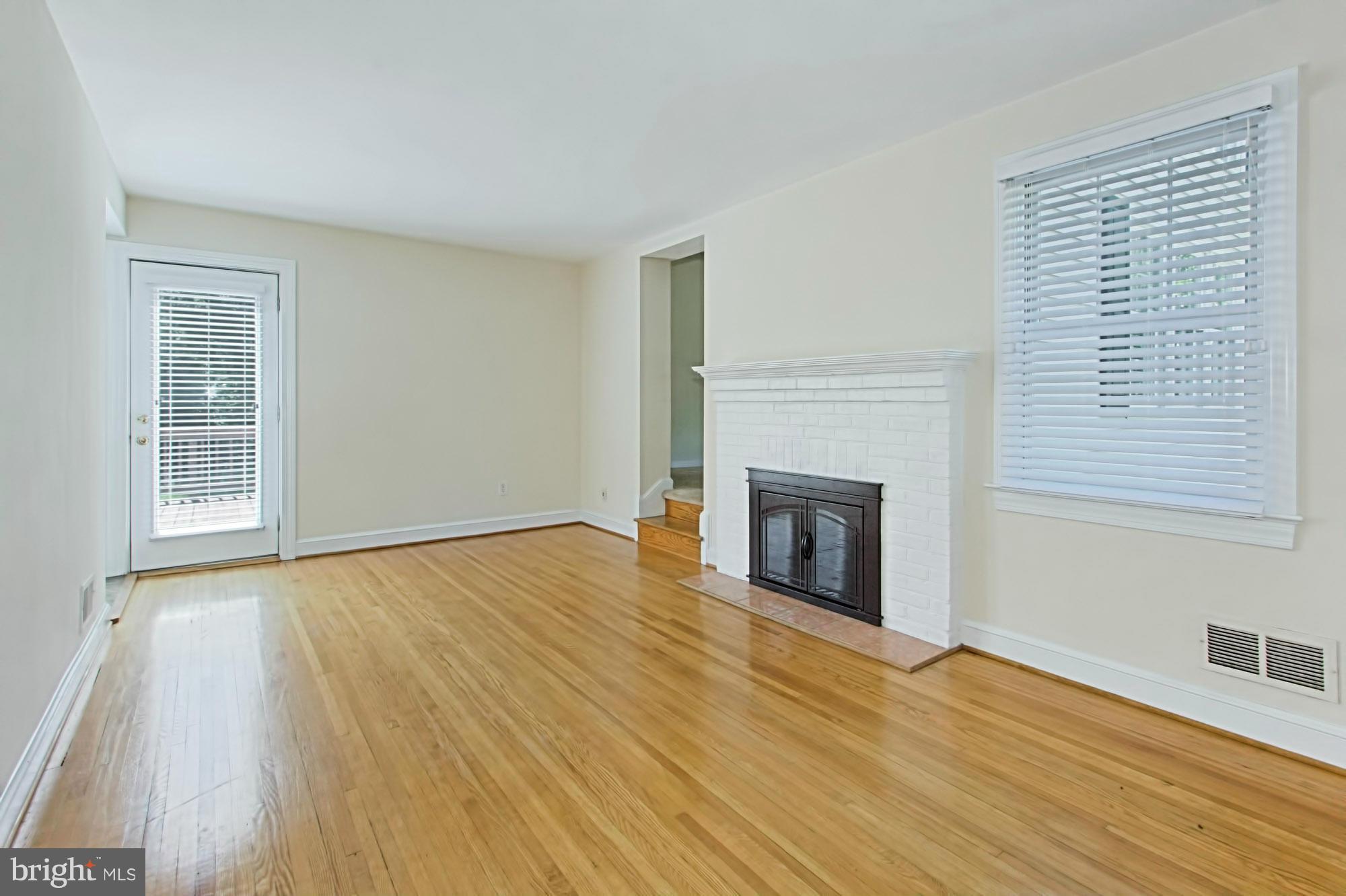 1909 Woodford Road Vienna, VA 22182 - Photo 12 of 30 Living Room