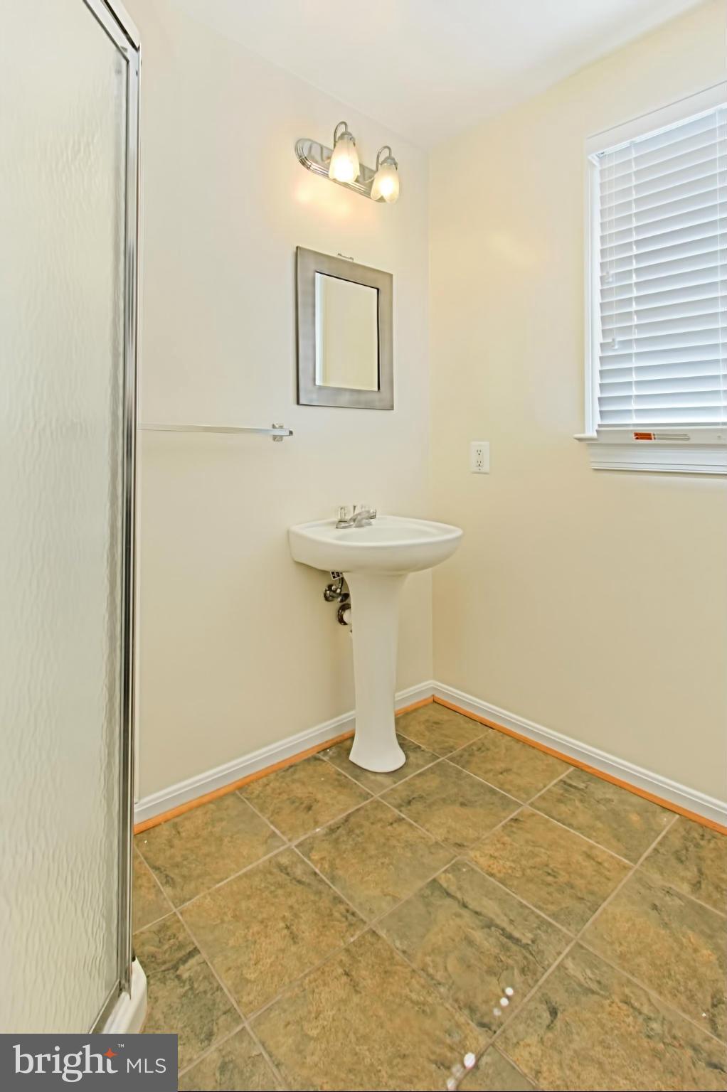 1909 Woodford Road Vienna, VA 22182 - Photo 16 of 30 Bath