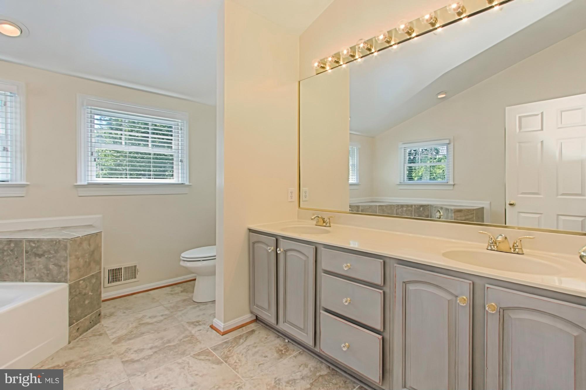 1909 Woodford Road Vienna, VA 22182 - Photo 21 of 30 Bath (Master)