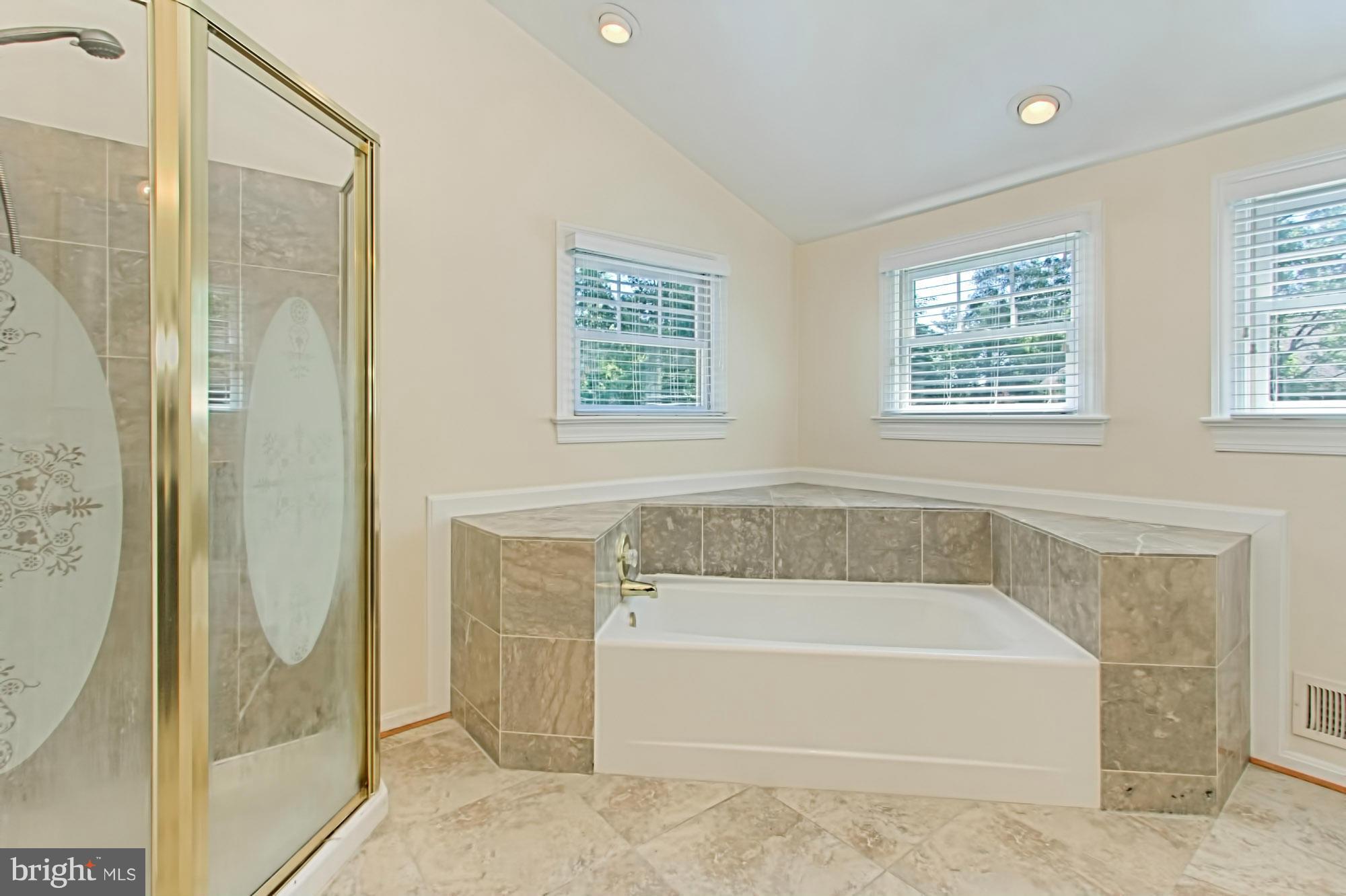 1909 Woodford Road Vienna, VA 22182 - Photo 22 of 30 Bath (Master)