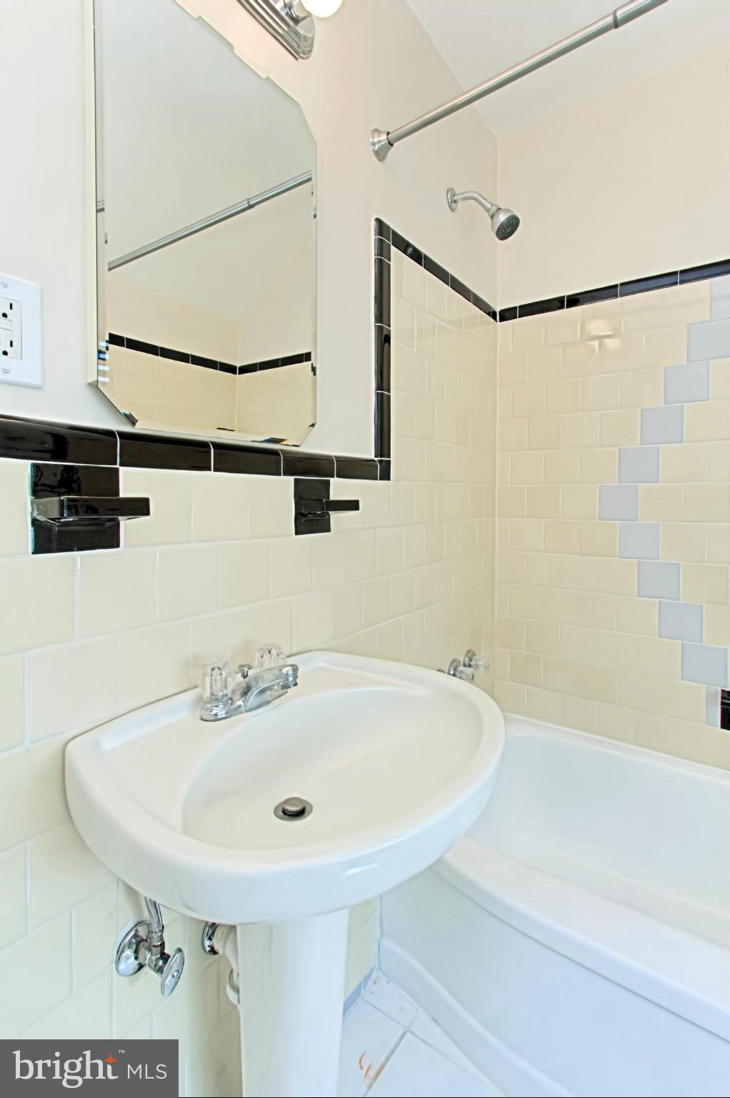 1909 Woodford Road Vienna, VA 22182 - Photo 25 of 30 Bath