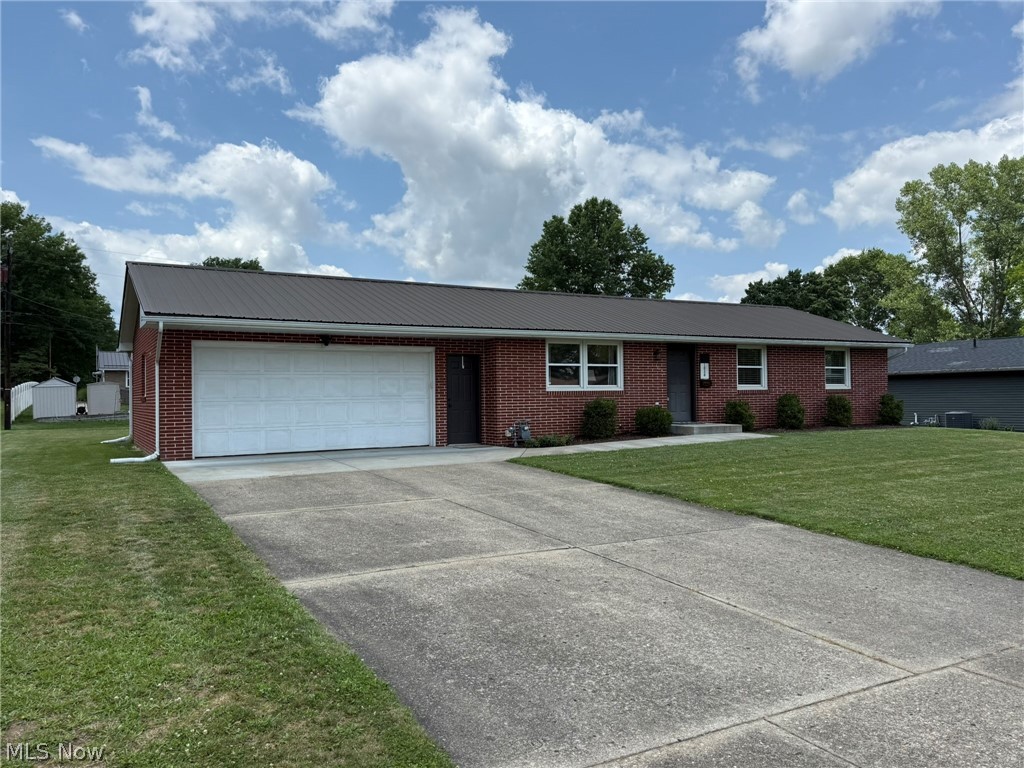 1038 2nd Street Southwest New Philadelphia, OH 44663 - Photo 3 of 50