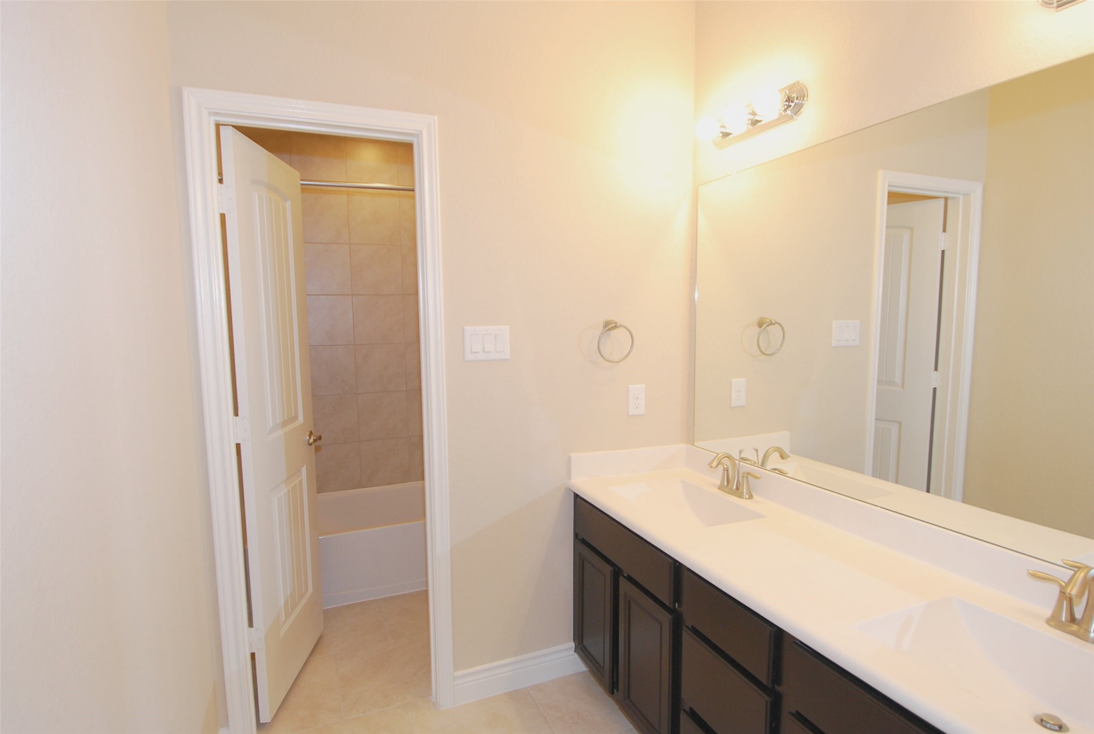 5607 South Denham Ridge Lane Spring, TX 77389 - Photo 35 of 42 2nd full bath