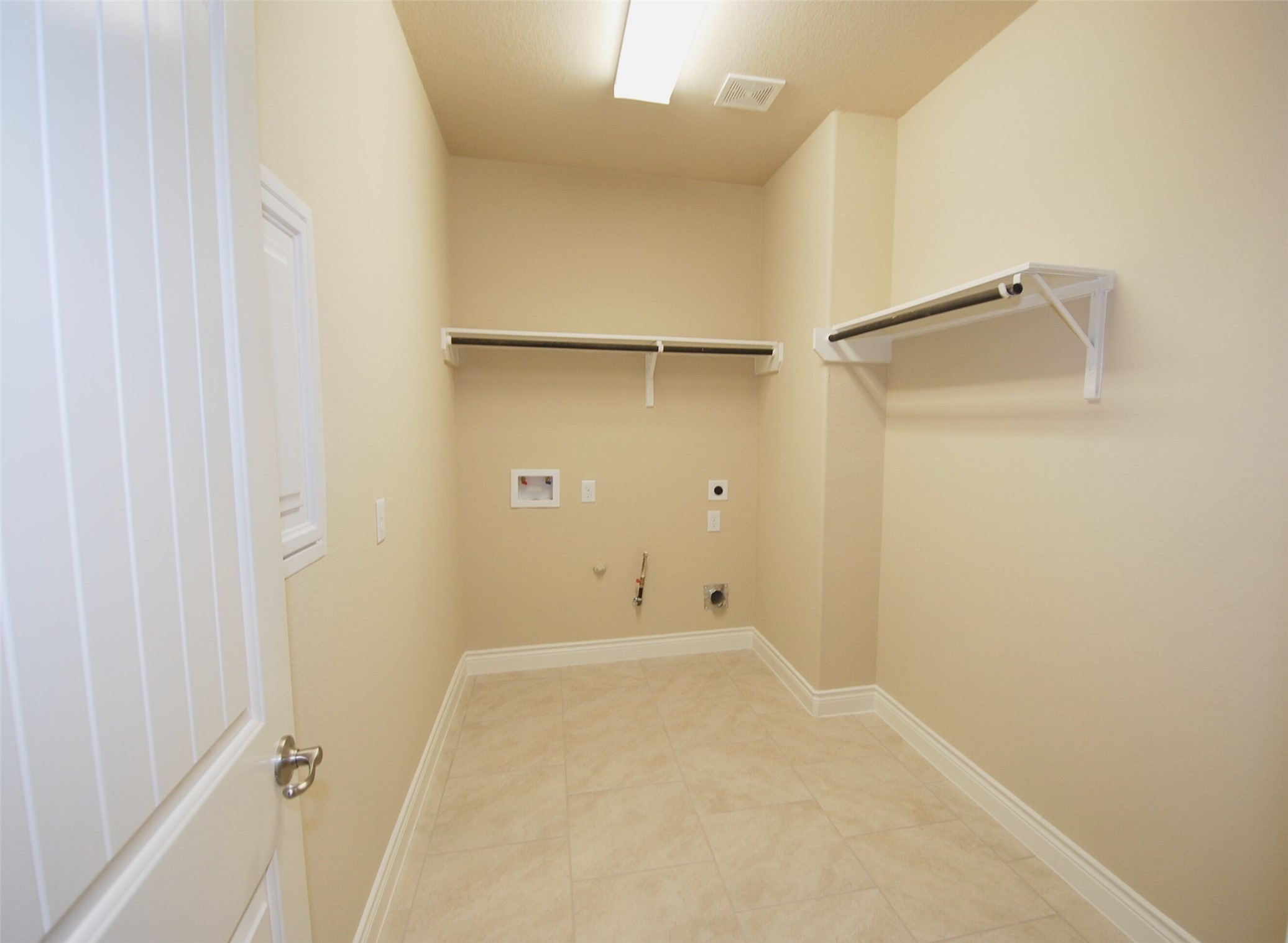 5607 South Denham Ridge Lane Spring, TX 77389 - Photo 36 of 42 Large utility room (Washer Dryer included for complimentary use)