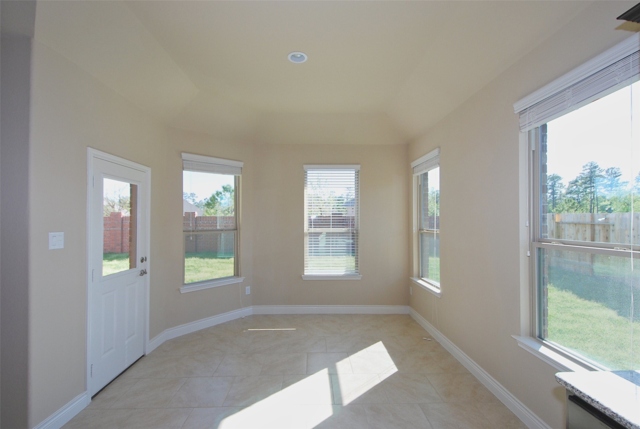 5607 South Denham Ridge Lane Spring, TX 77389 - Photo 37 of 42 Breakfast area