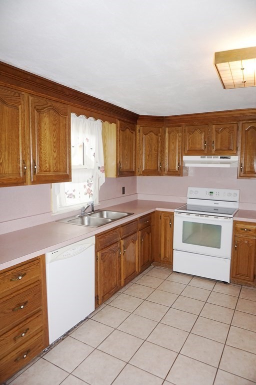 66 Totman Road Lowell, MA 01854 - Photo 5 of 24 Gallery Image 5