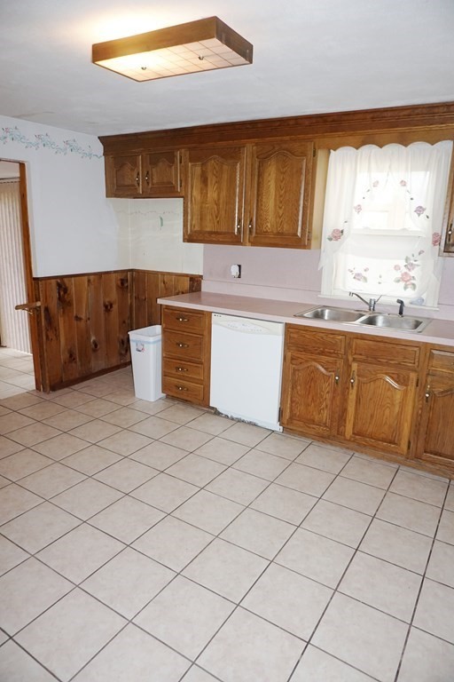 66 Totman Road Lowell, MA 01854 - Photo 6 of 24 Gallery Image 6
